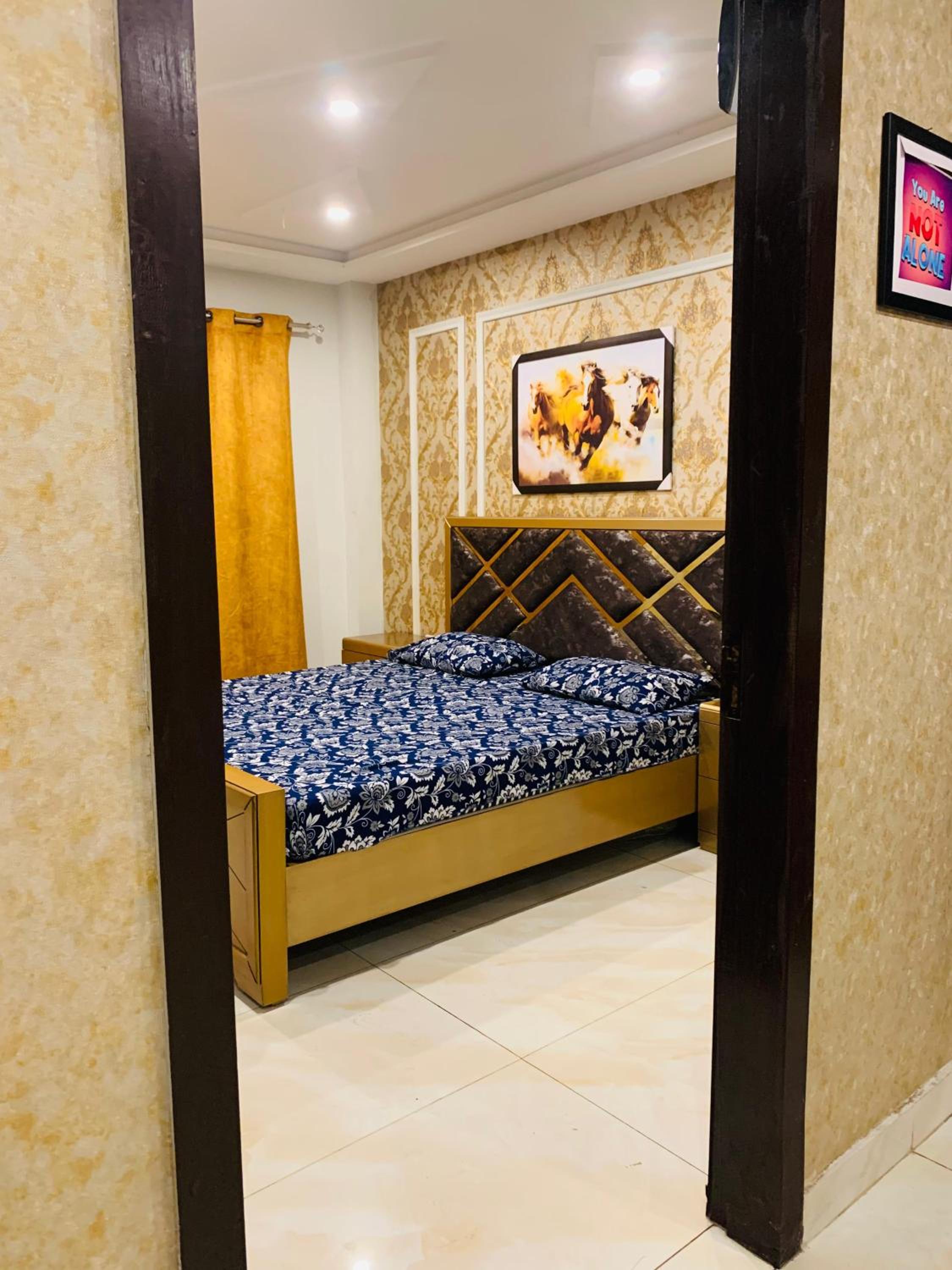 Apartment in Lahore Bahria town near Effiel tower view 2