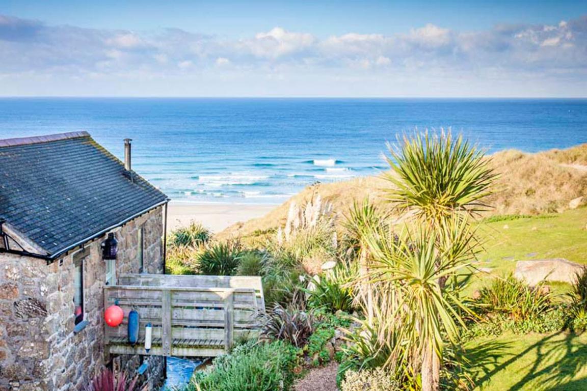 Girl Annie Beach Cottage Great Sea-Views Garden