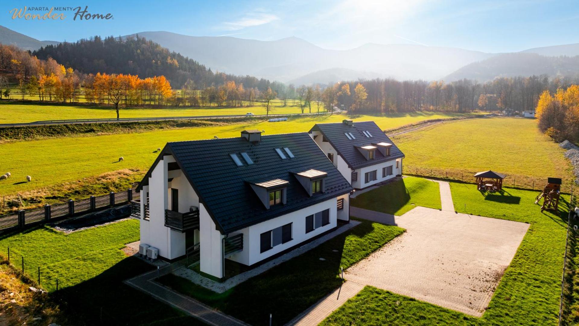 Wonder Home - Domek Sielsko Czarodziejsko blisko Karpacza, z kominkiem, z widokiem na góry i tarasem