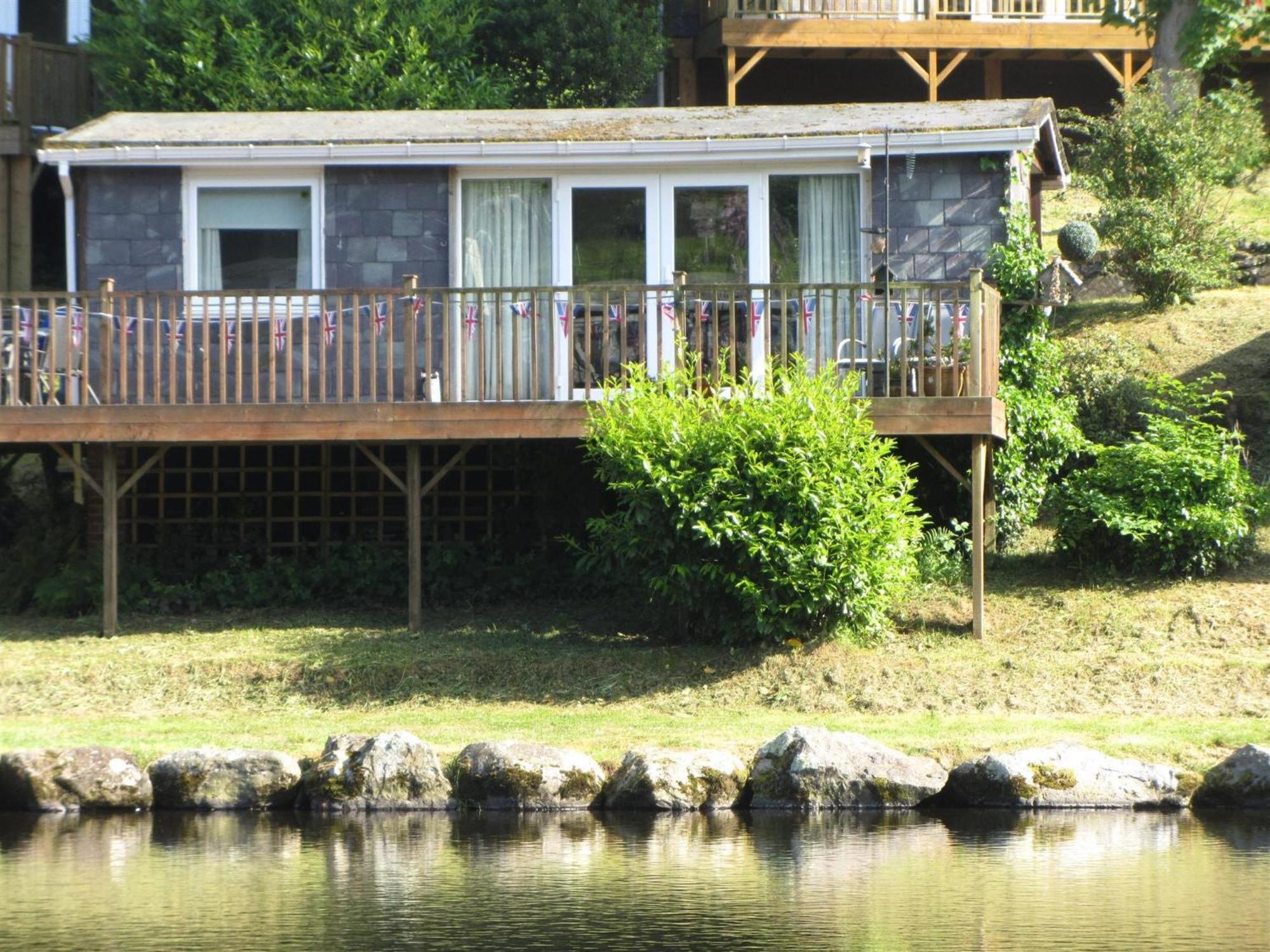 Lakeside view chalet