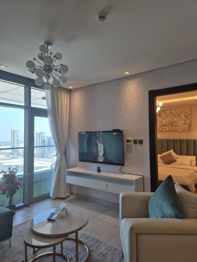 Luxury Romantic Sea View Apartment-ERAإقامة هادئة إطلالة بحرية موقع استثنائي- Manama