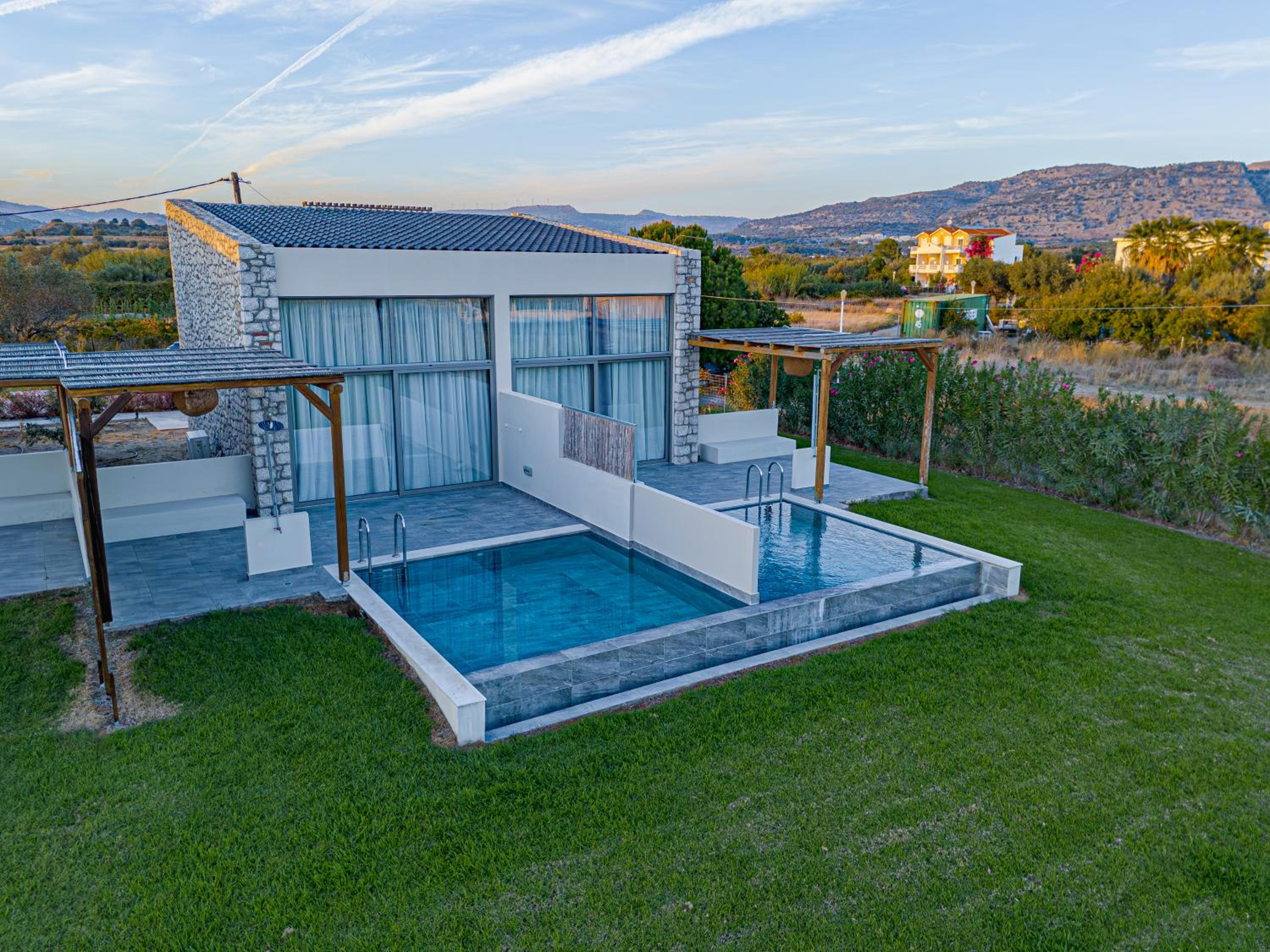 Haraki Luxury Villas