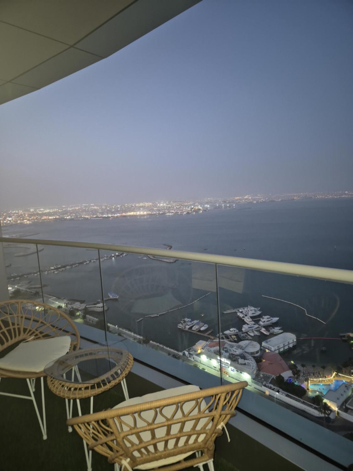 Luxury Romantic Sea View Apartment-ERAإقامة هادئة إطلالة بحرية موقع استثنائي- Manama