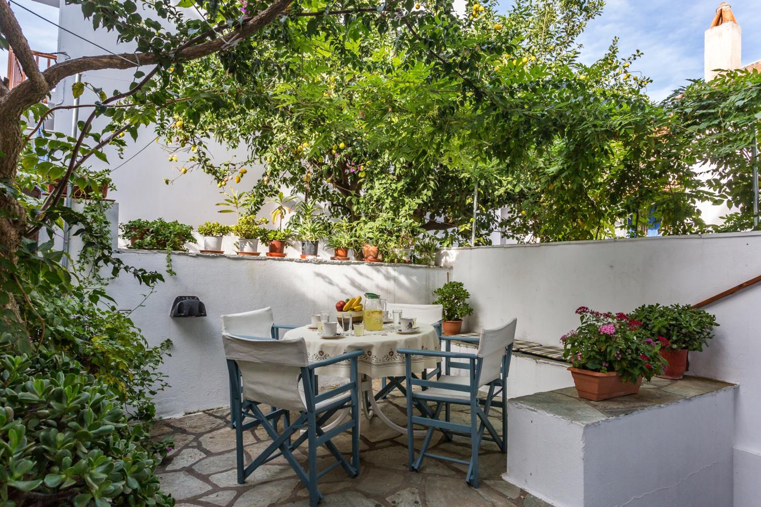 Eleni's town apartment photo 4