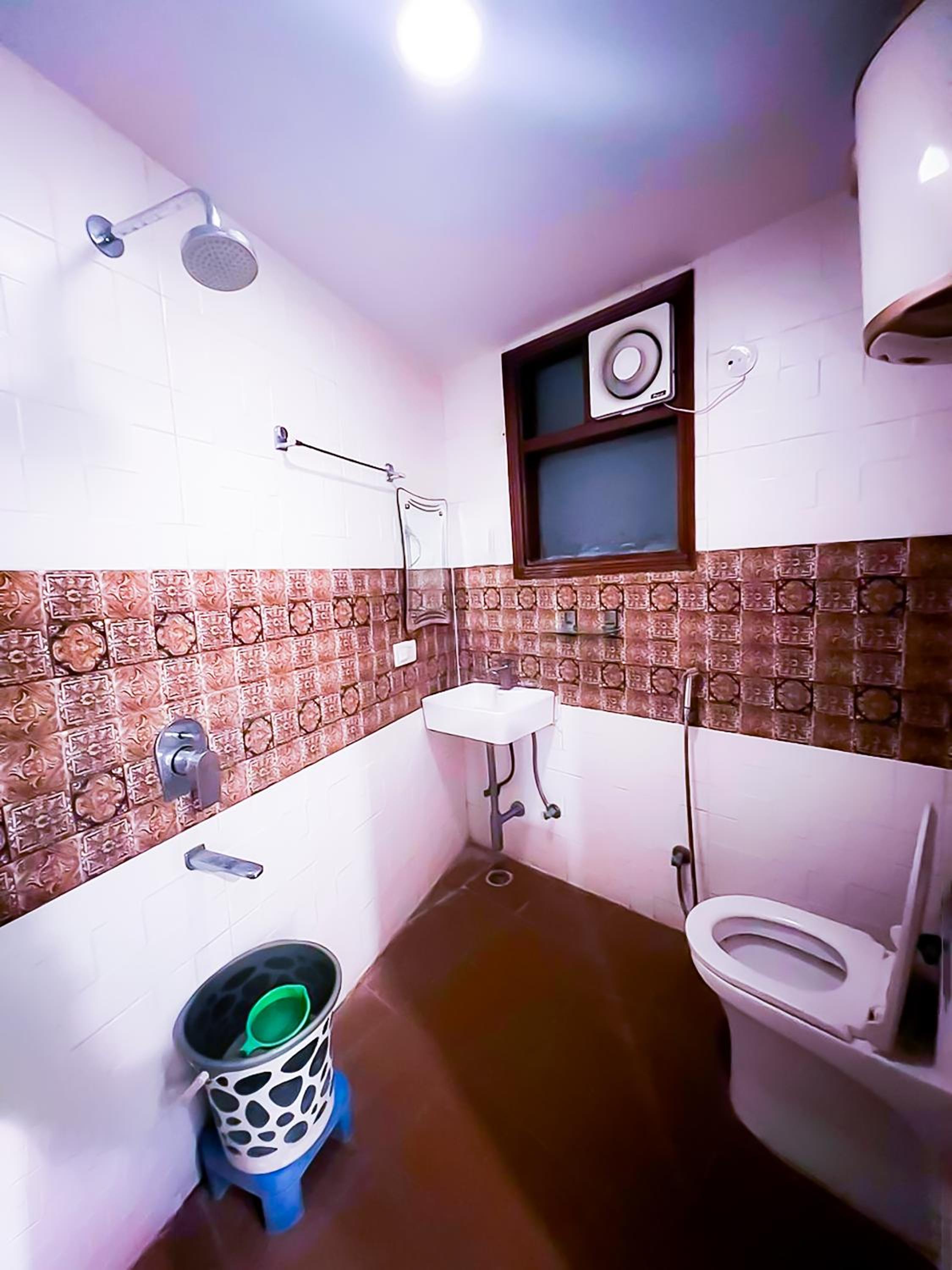 Hotel Red Marble Near IGI Airport view 4