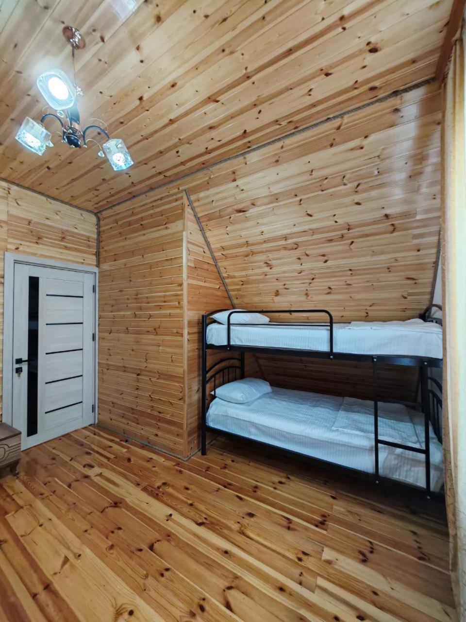 İndoor Hot Pool Mountain View Chalet