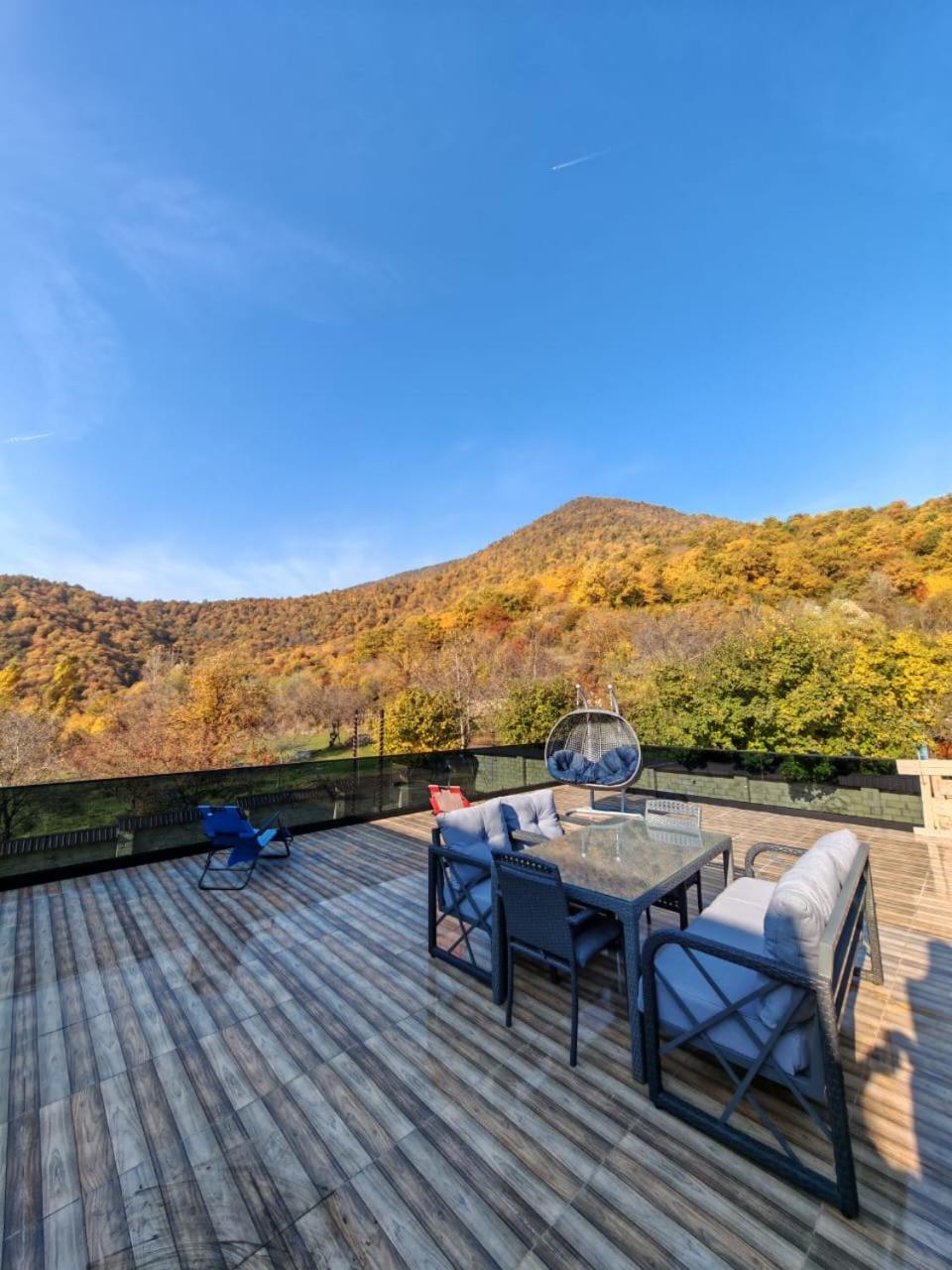 İndoor Hot Pool Mountain View Chalet