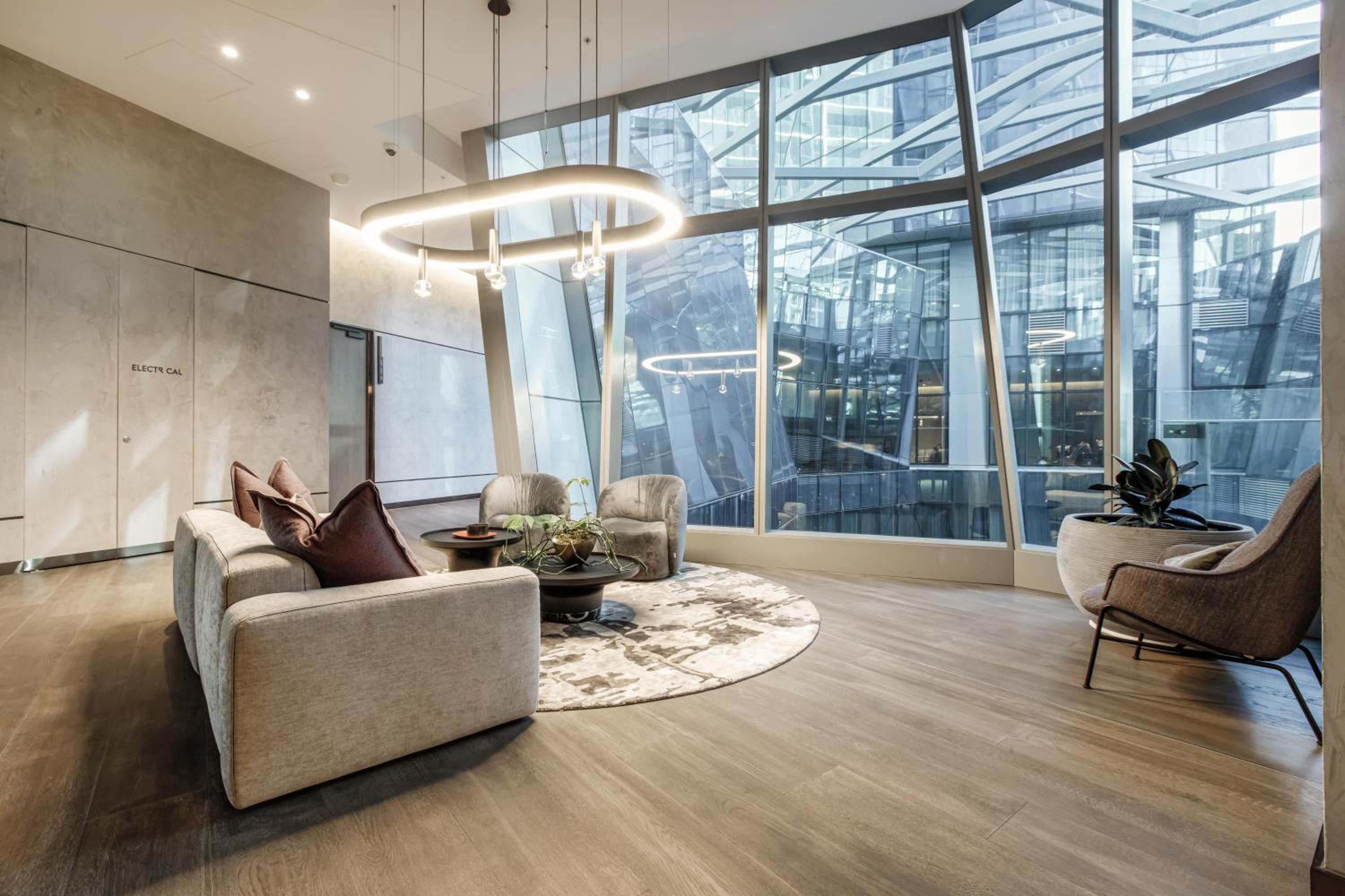 Modern Nomads Skyline View Escape - 2Bedroom by Gardens and Station