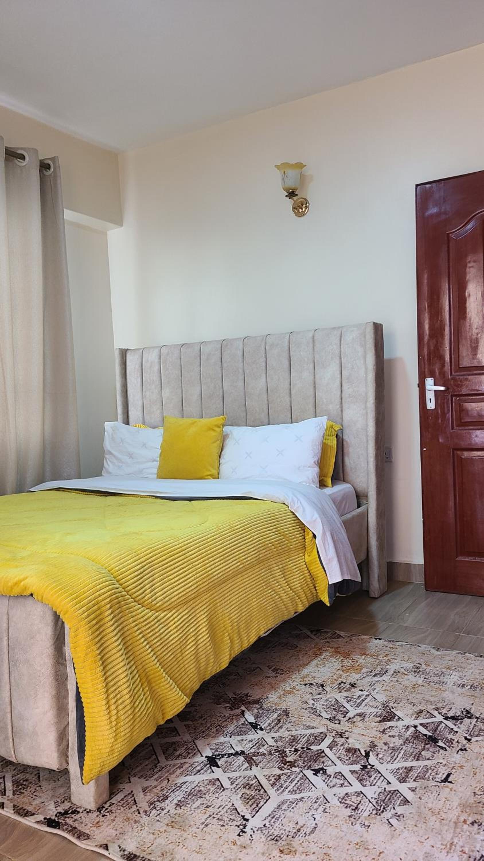 Simmon Apartment-Opposite Garden city mall,near safari park view 4