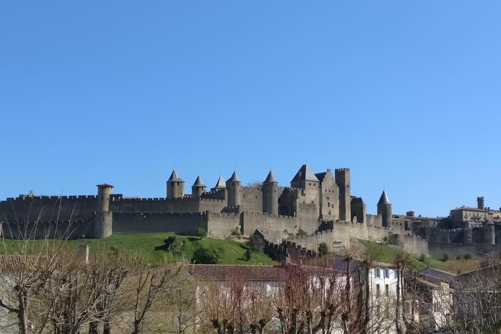 Le Clos Saint Jean, vue Cité, piscine et parking