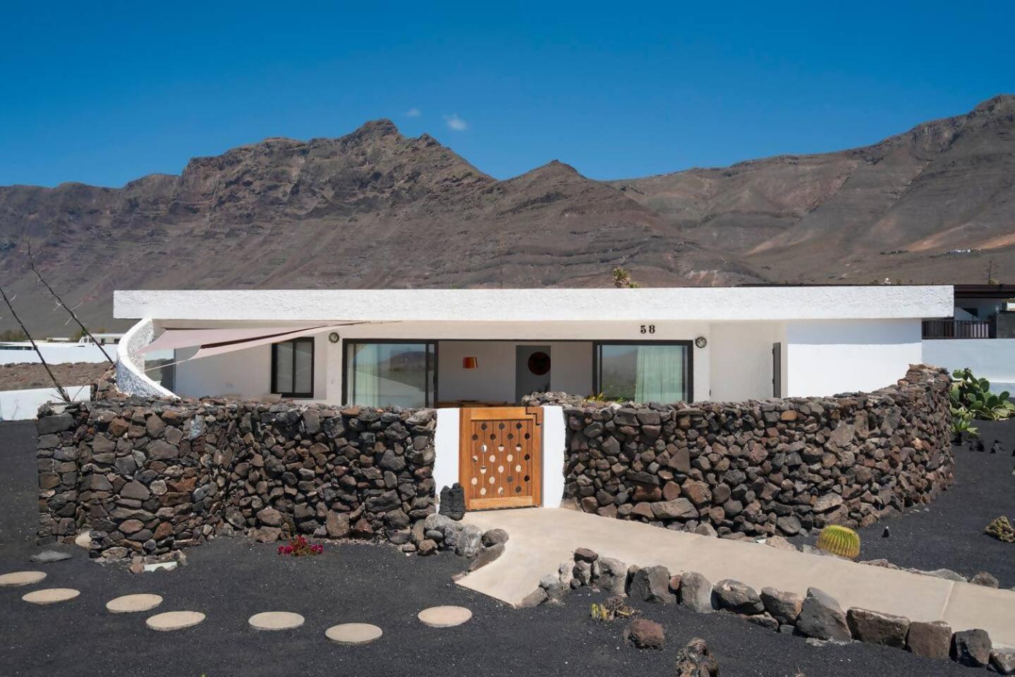 Lanzarote Famara Beach Bungalow