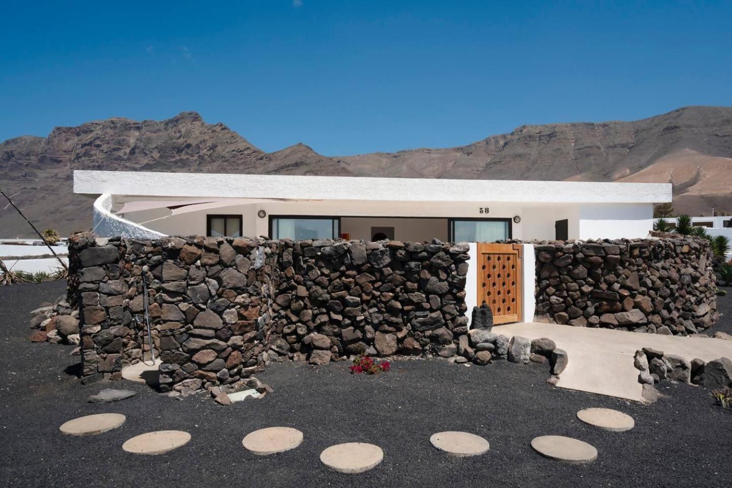 Lanzarote Famara Beach Bungalow