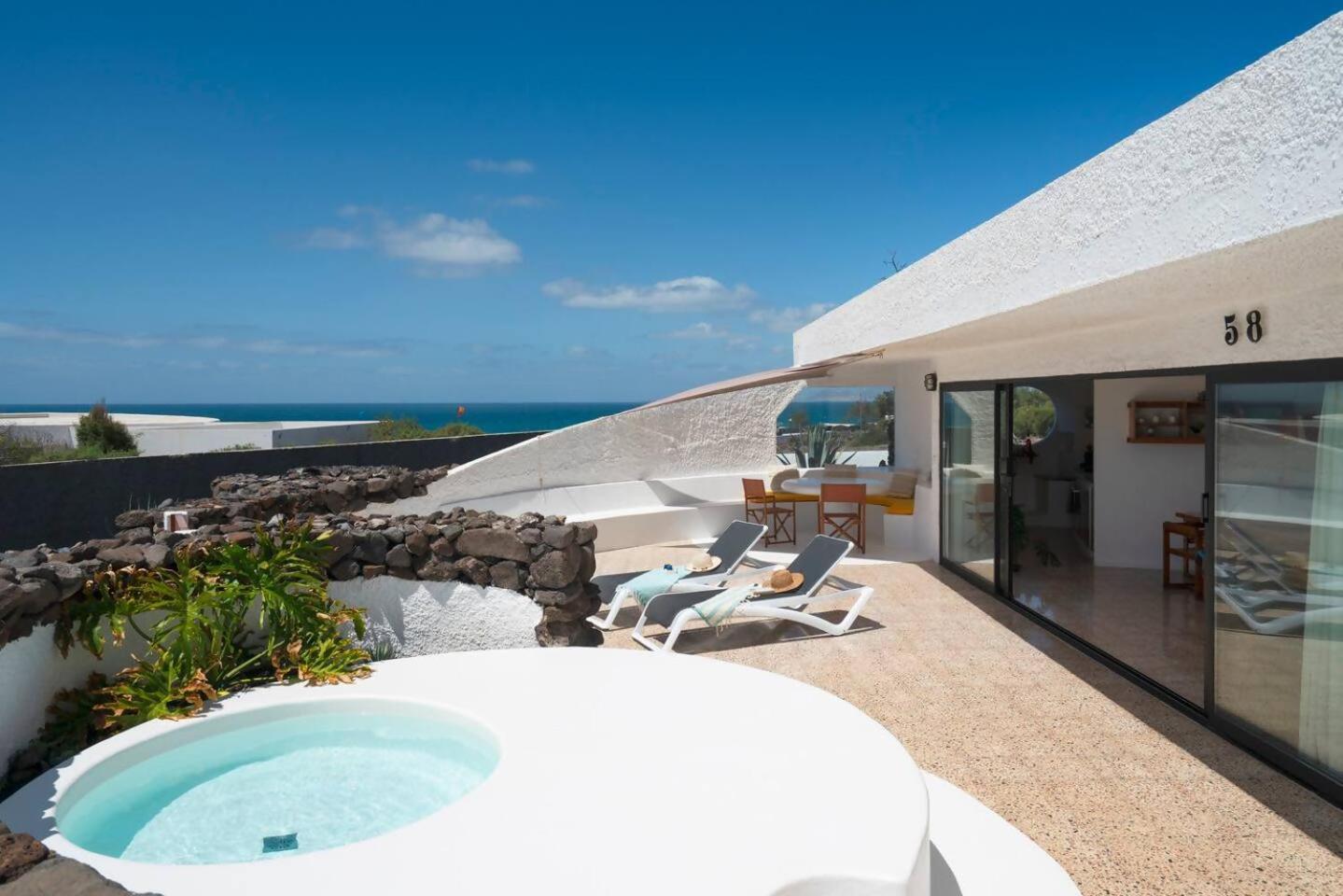 Lanzarote Famara Beach Bungalow