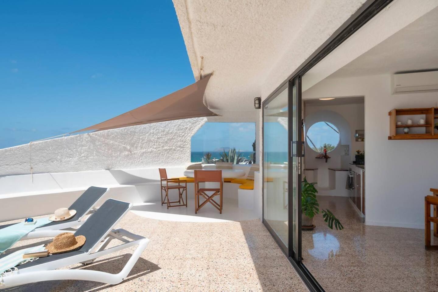 Lanzarote Famara Beach Bungalow