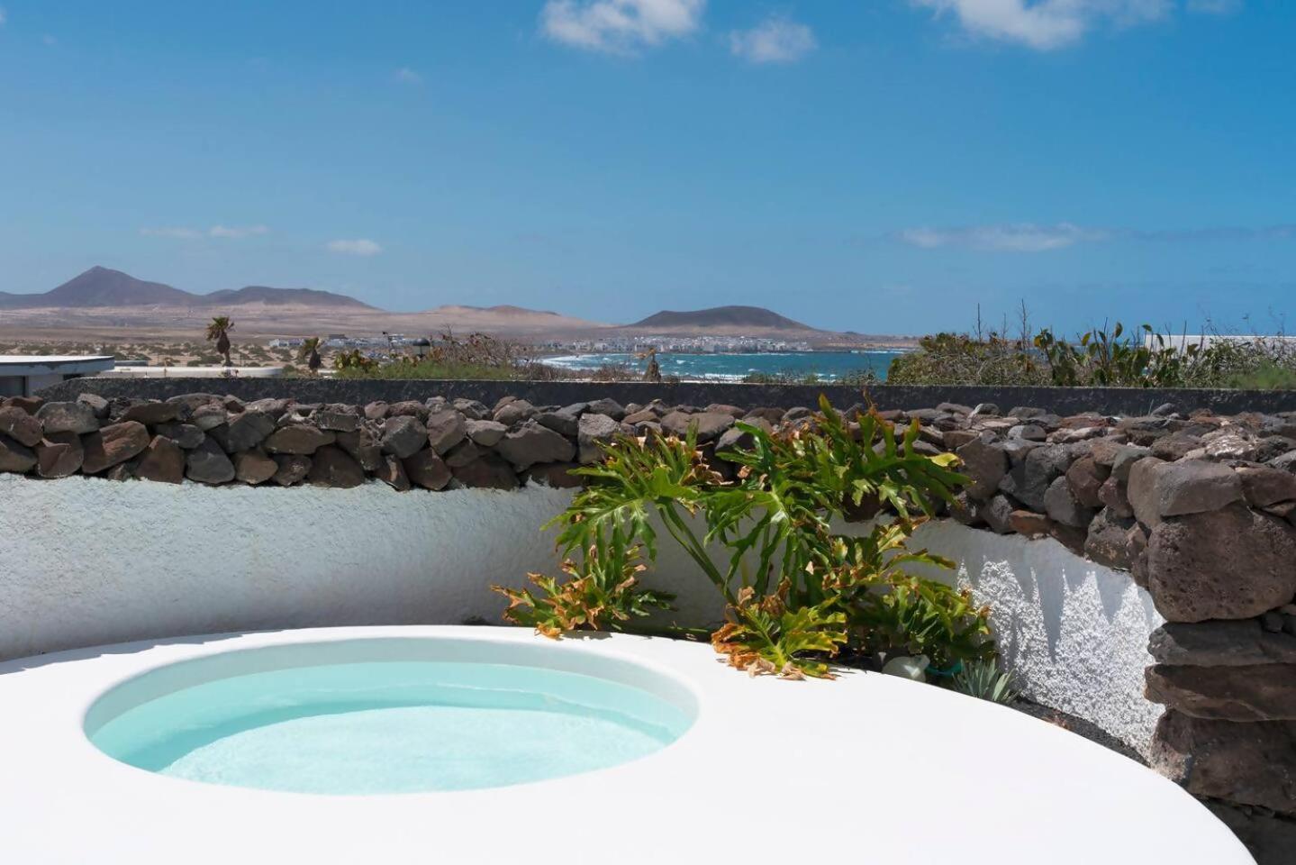 Lanzarote Famara Beach Bungalow