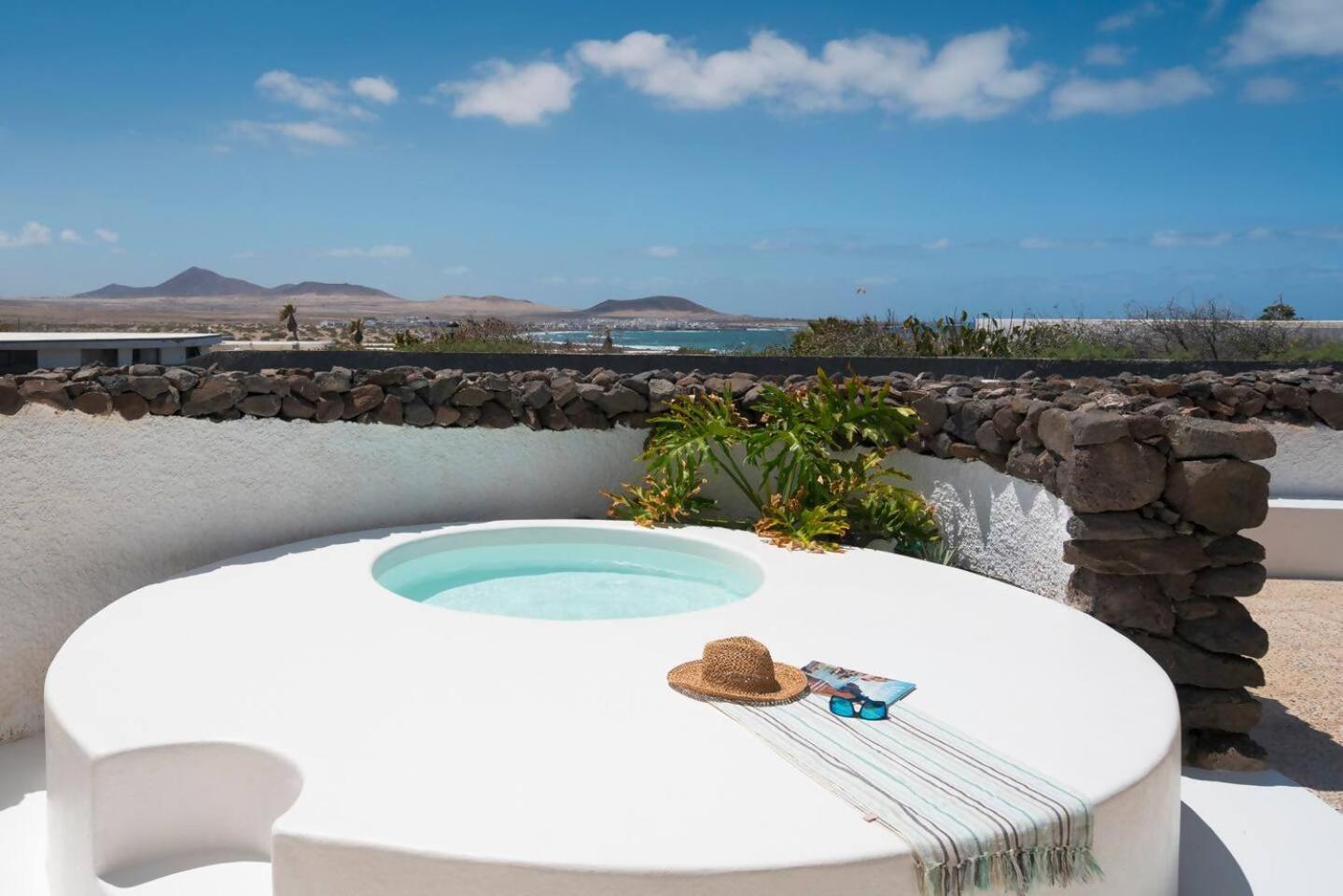 Lanzarote Famara Beach Bungalow