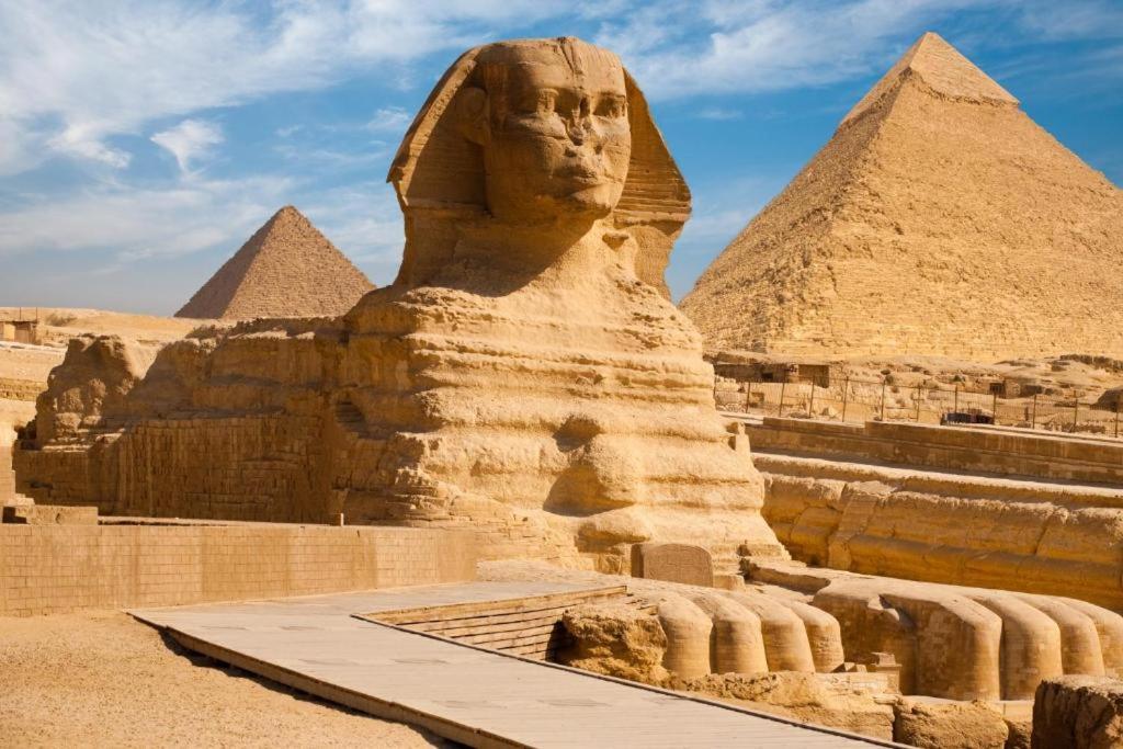 Egyptus Pyramids Inn