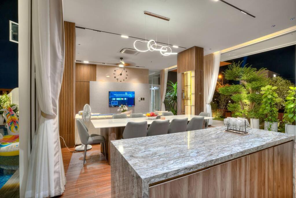 Luxury pool villa with Sauna - Free Pick up and Full AC view 2