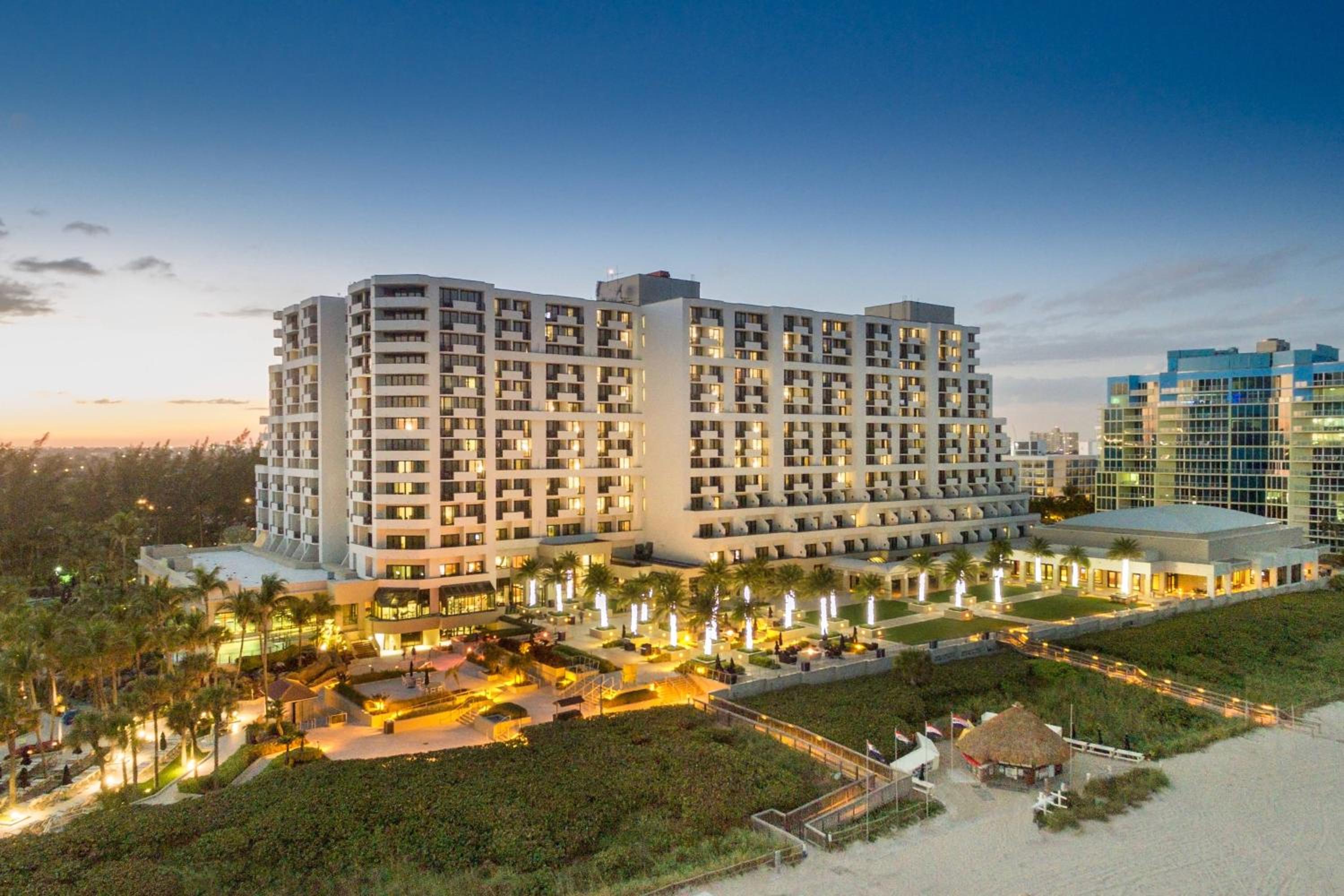 Fort Lauderdale Marriott Harbor Beach Resort & Spa - Image 3