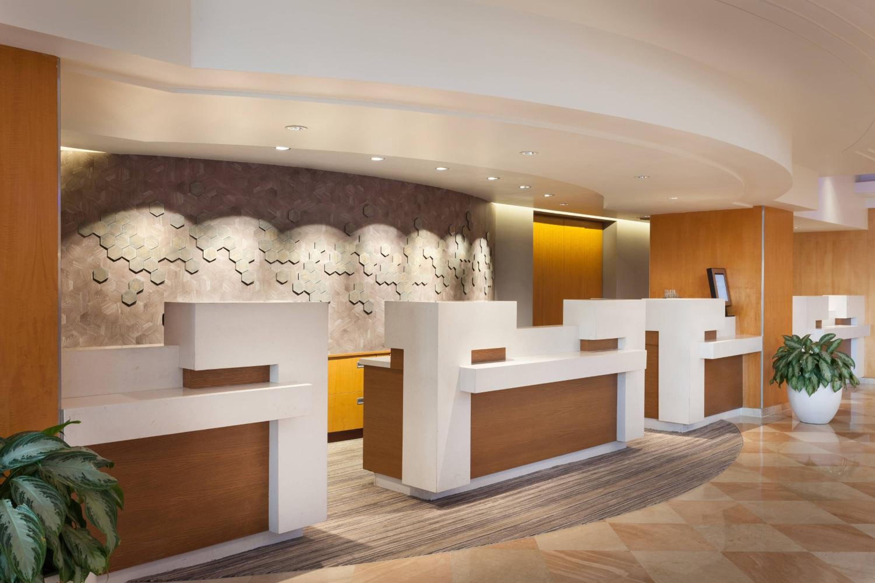 Fort Lauderdale Marriott Harbor Beach Resort & Spa - Image 4