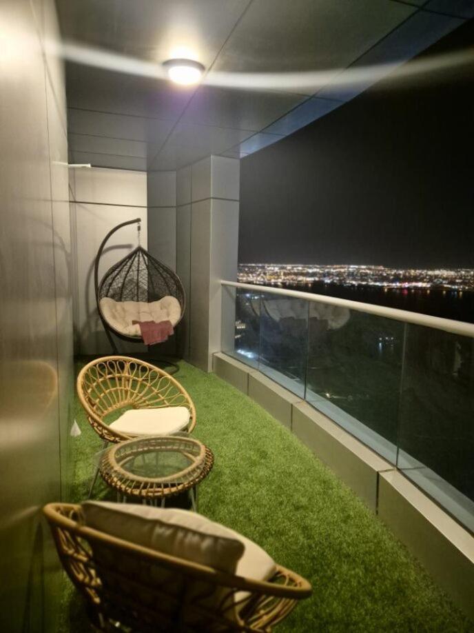 Luxury Romantic Sea View Apartment-ERAإقامة هادئة إطلالة بحرية موقع استثنائي- Manama