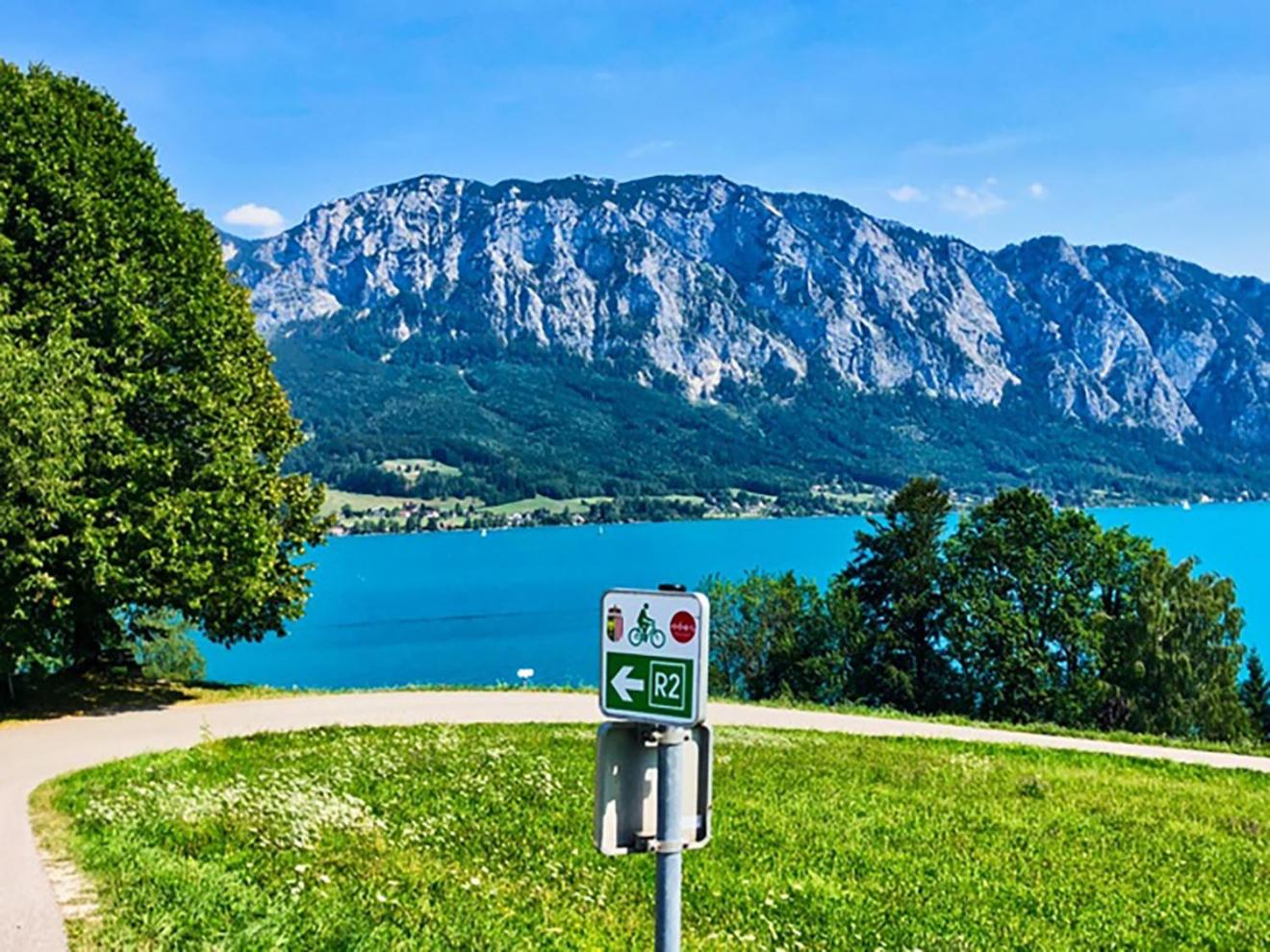 Chalet Attersee - ganzes Ferienhaus, Seeblick, Kamin, Sauna