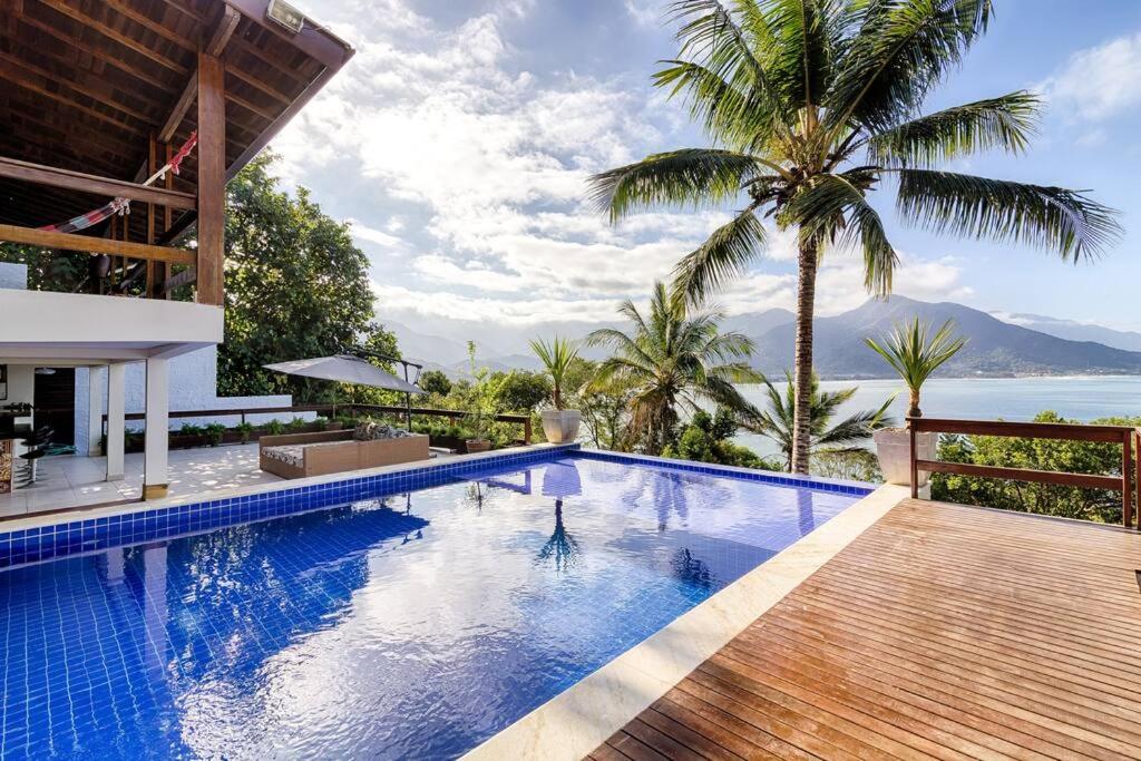 Casa alto padrão com surpreendente vista ao oceano