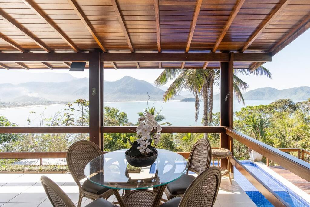 Casa alto padrão com surpreendente vista ao oceano