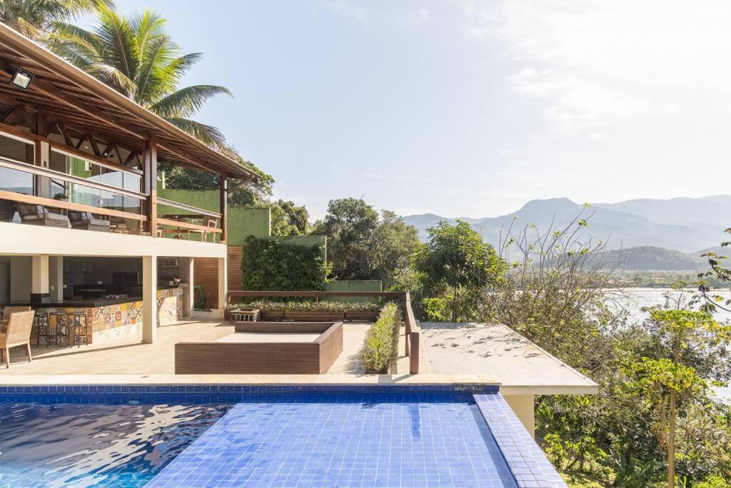 Casa alto padrão com surpreendente vista ao oceano