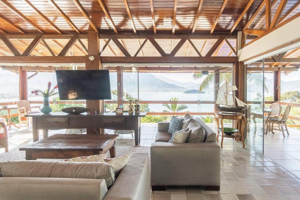 Casa alto padrão com surpreendente vista ao oceano