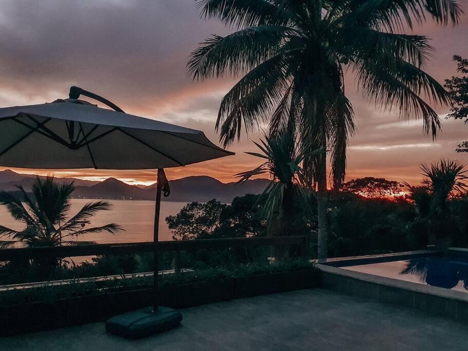 Casa alto padrão com surpreendente vista ao oceano