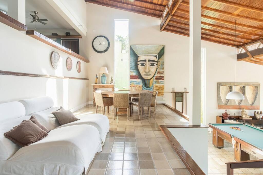 Casa alto padrão com surpreendente vista ao oceano