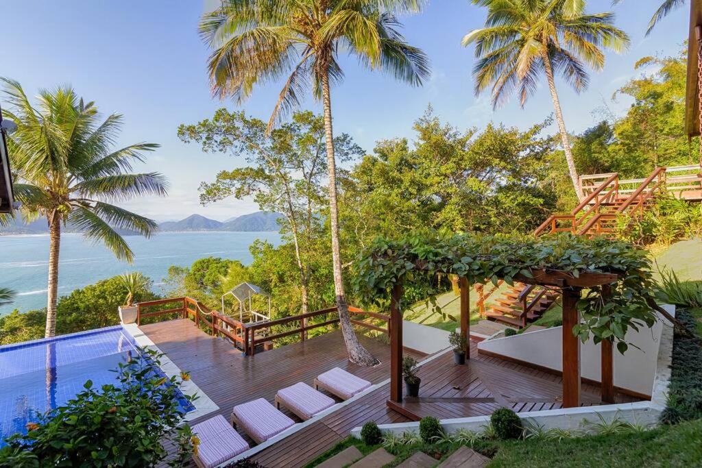 Casa alto padrão com surpreendente vista ao oceano
