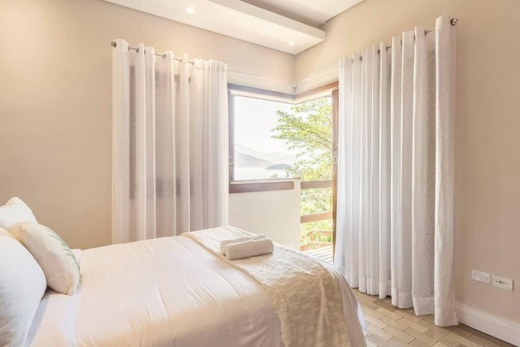 Casa alto padrão com surpreendente vista ao oceano