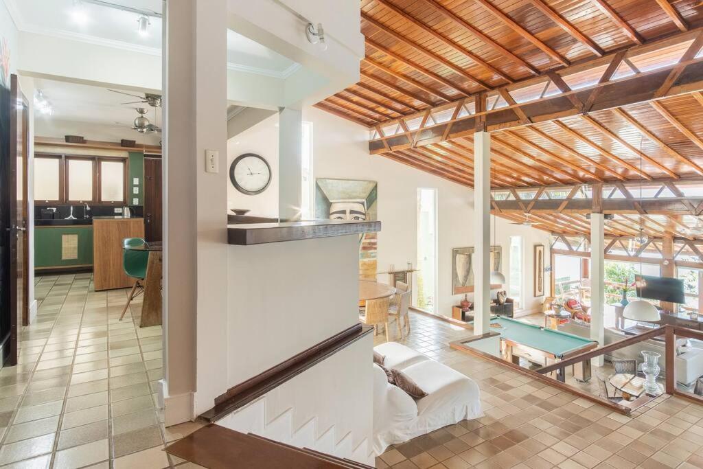 Casa alto padrão com surpreendente vista ao oceano