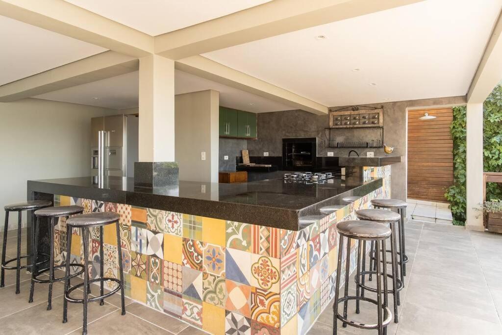 Casa alto padrão com surpreendente vista ao oceano