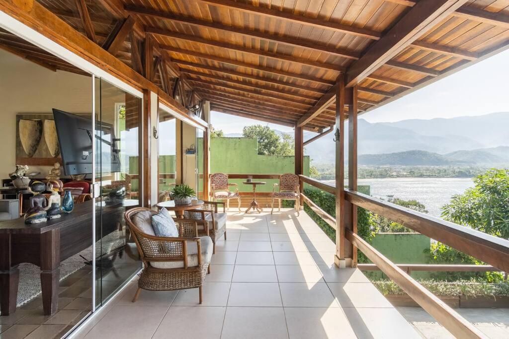 Casa alto padrão com surpreendente vista ao oceano