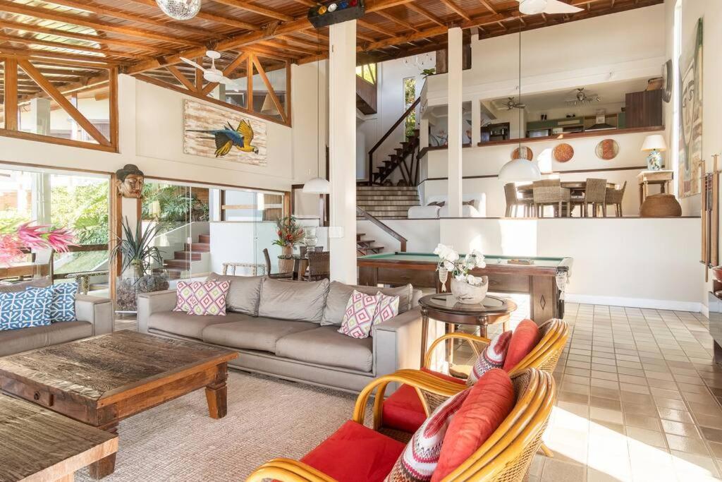 Casa alto padrão com surpreendente vista ao oceano