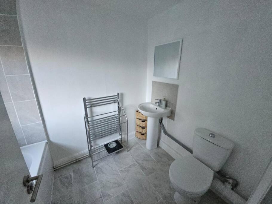 2-BR Apartment in Central London, Ideal Location!