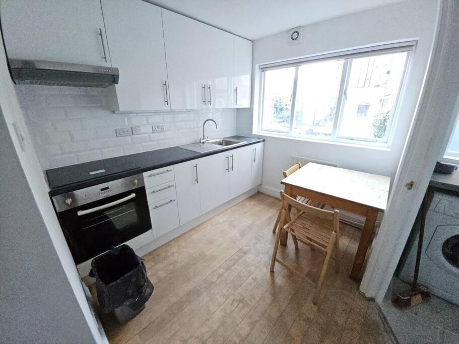 2-BR Apartment in Central London, Ideal Location!