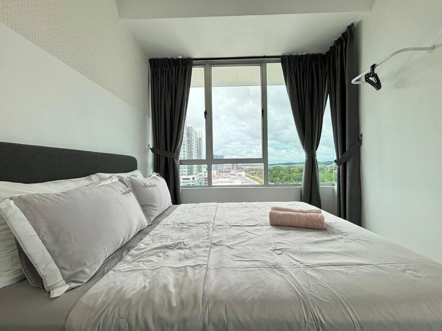 Mount Austin #Akademik Suite WarmCozy Style 1-2Pax