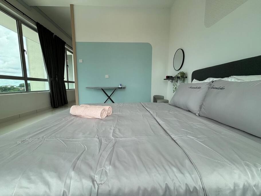 Mount Austin #Akademik Suite WarmCozy Style 1-2Pax
