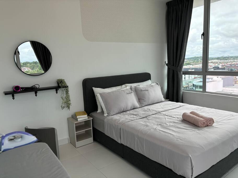 Mount Austin #Akademik Suite WarmCozy Style 1-2Pax