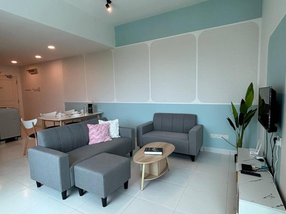 Mount Austin #Akademik Suite WarmCozy Style 1-2Pax