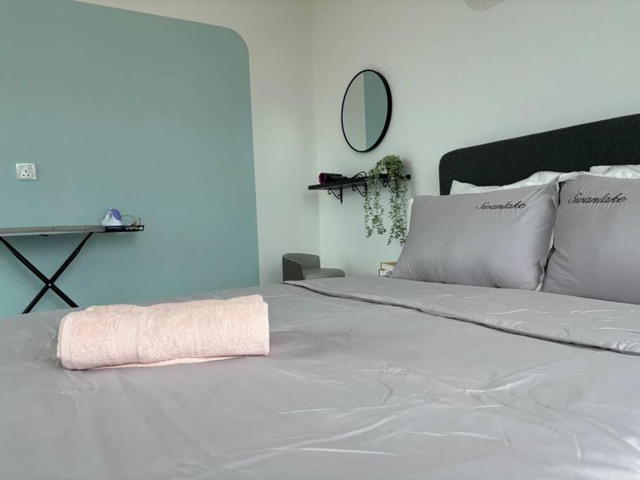 Mount Austin #Akademik Suite WarmCozy Style 1-2Pax
