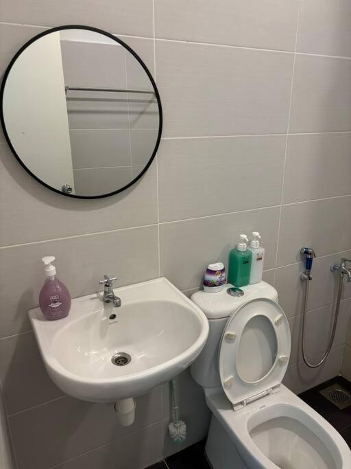 Mount Austin #Akademik Suite WarmCozy Style 1-2Pax
