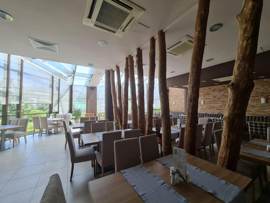 2 Bdr Garden Apt with Spa near Ski and Golf