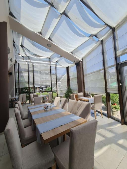 2 Bdr Garden Apt with Spa near Ski and Golf