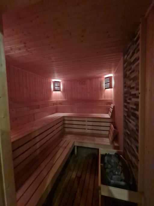 2 Bdr Garden Apt with Spa near Ski and Golf