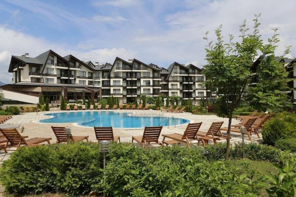 2 Bdr Garden Apt with Spa near Ski and Golf